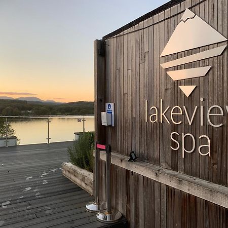 The Penthouse Bowness Luxury Loft Jacuzzi Bath & Complimentary Lakeview Spa Membership Exterior photo