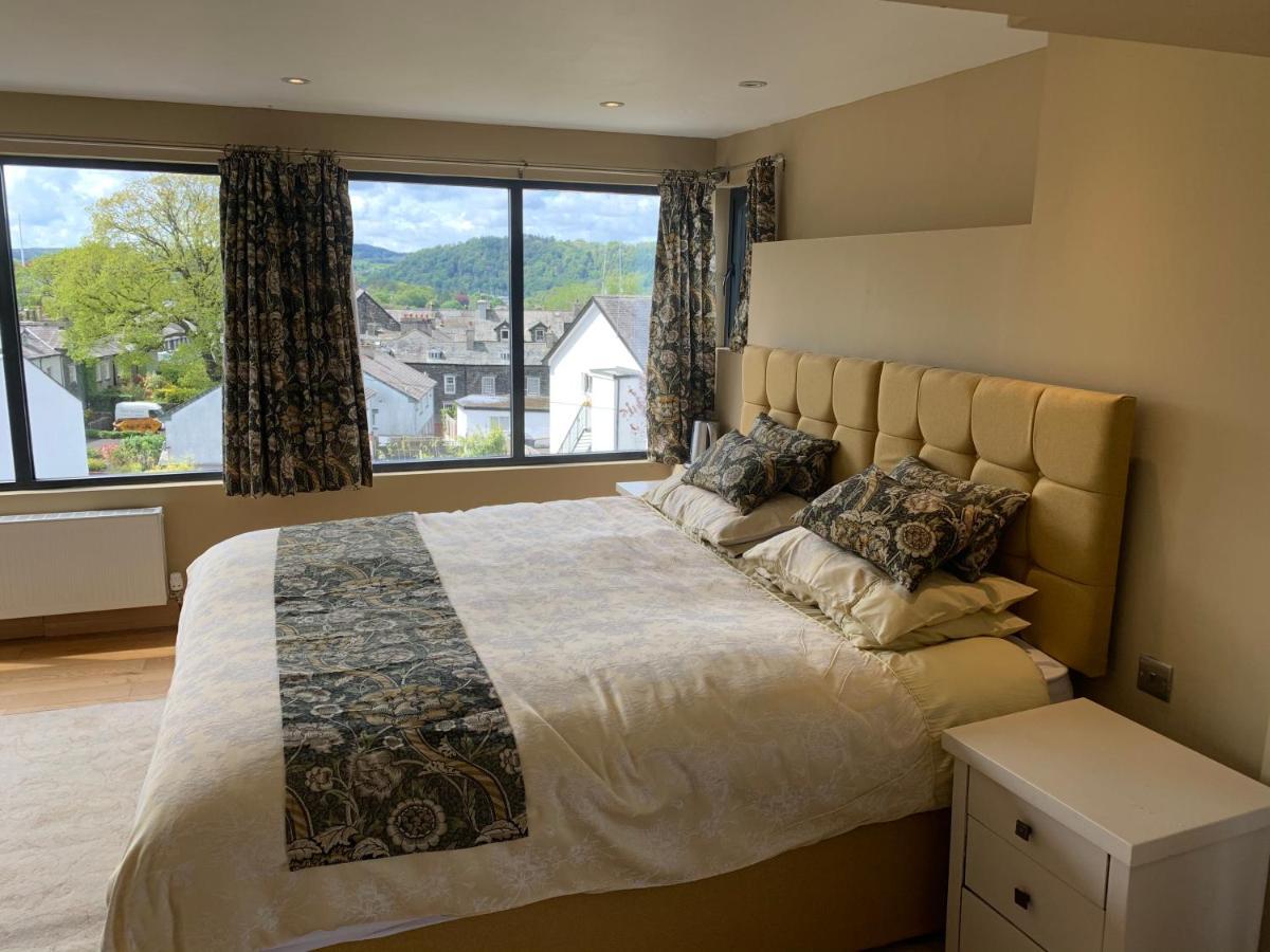 The Penthouse Bowness Luxury Loft Jacuzzi Bath & Complimentary Lakeview Spa Membership Exterior photo