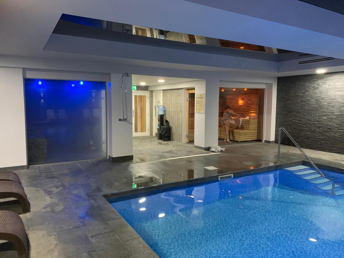 The Penthouse Bowness Luxury Loft Jacuzzi Bath & Complimentary Lakeview Spa Membership Exterior photo